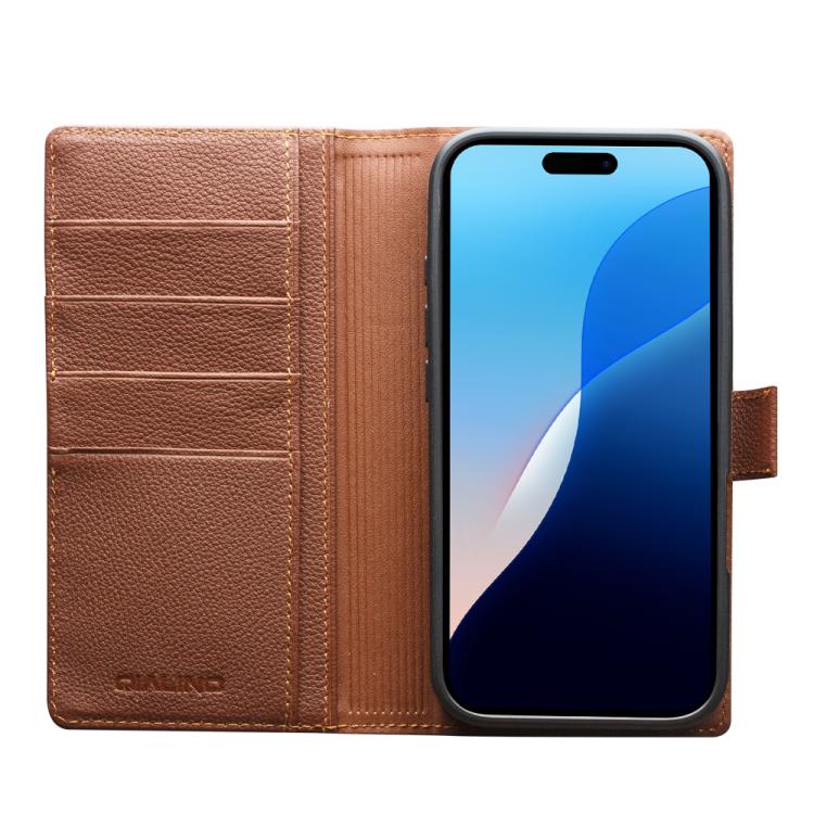 Внутрішній простір з чотирма кишенями для карт і силіконовим кріпленням Внутрішній простір з чотирма кишенями для карт і силіконовим кріпленням