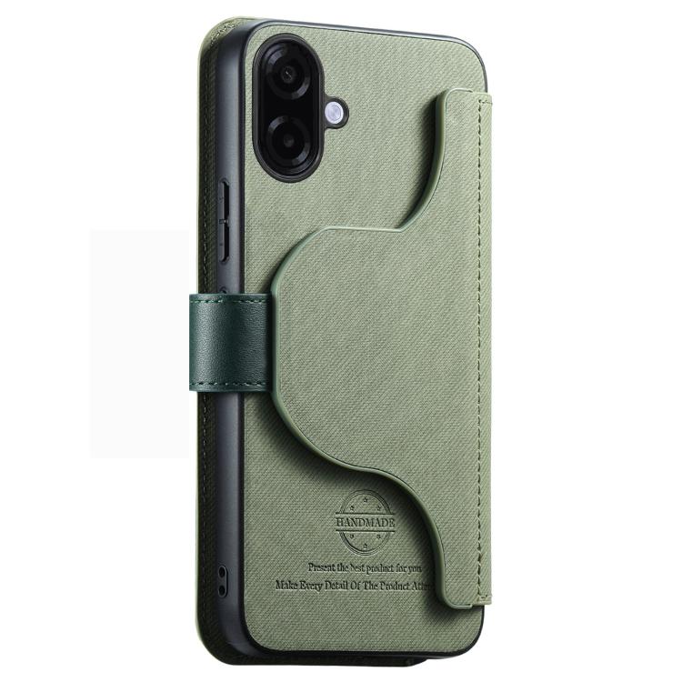 Внутрішній устрій із численними слотами для карток і прозорим віконцем для ID Внутрішній устрій із численними слотами для карток і прозорим віконцем для ID