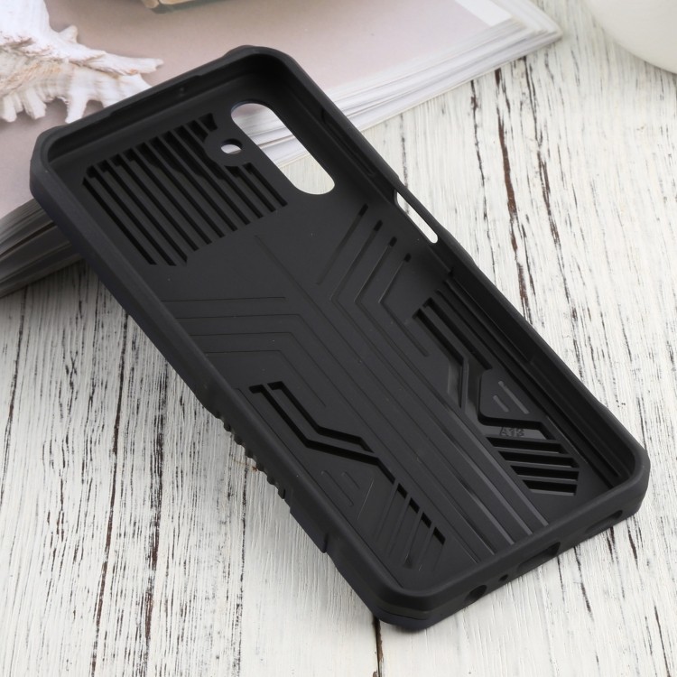 Внешний вид и устойчивость чехла Vanguard Warrior Внешний вид и устойчивость чехла Vanguard Warrior