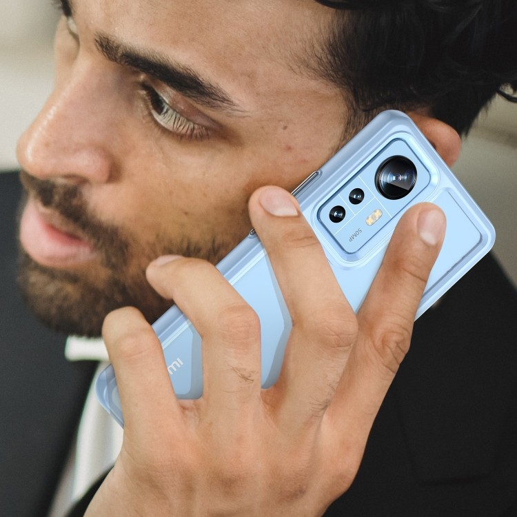 Вид сзади на чехол на телефоне