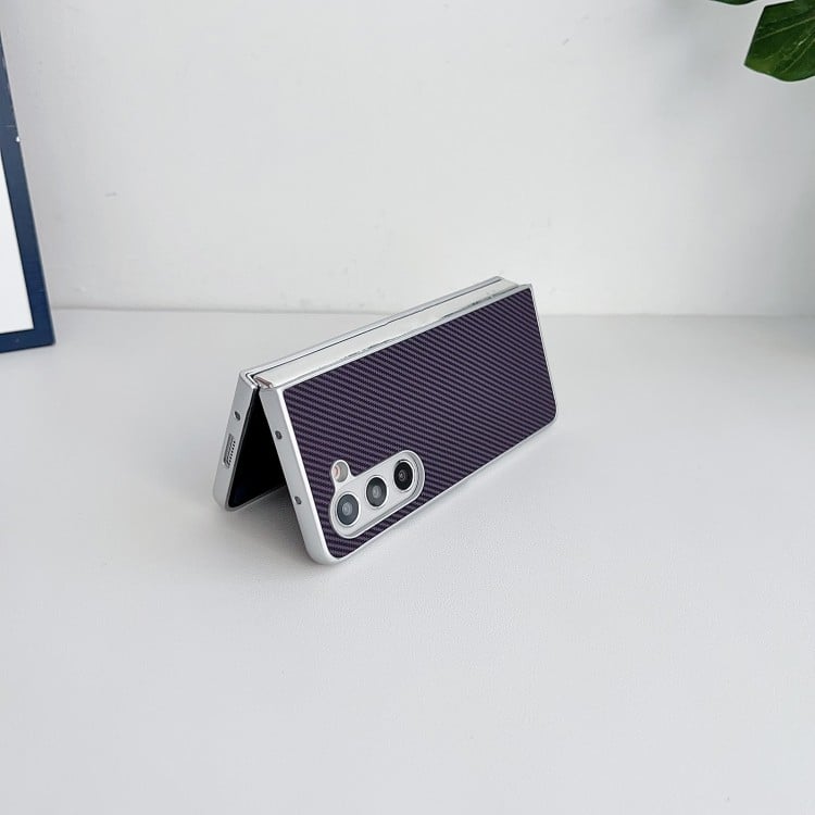 Текстура карбона и металлический ободок чехла для Galaxy Fold 7 Текстура карбона и металлический ободок чехла для Galaxy Fold 7