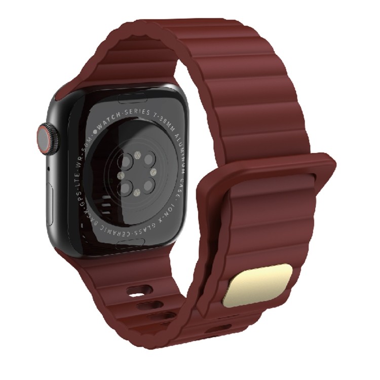 Apple Watch с красным ремешком на запястье