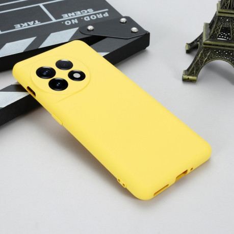 Силиконовый чехол Solid Color Liquid Silicone для OnePlus 11 - желтый