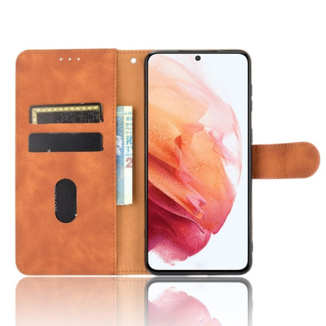 Чехол-книжка Solid Color Skin Feel на Samsung Galaxy S21 - коричневый