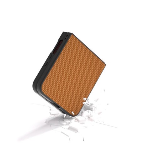 Ударозащитный чехол Carbon Fiber Texture Protective на Motorola Razr 60 Ultra - коричневый