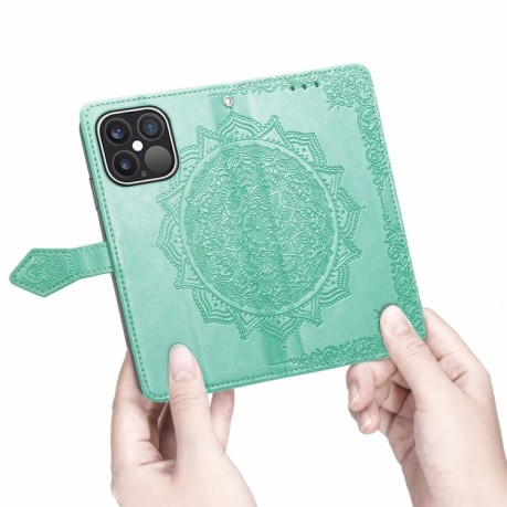 Чехол-книжка Mandala Embossing Pattern на iPhone 13 Pro - зеленый