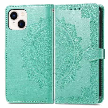 Чехол-книжка Lucky Clover Halfway Mandala Embossing Pattern на iPhone 15 Plus - зеленый