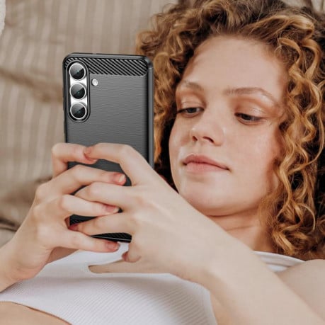 Чехол Brushed Texture Carbon Fiber на Samsung Galaxy S25 FE 5G - черный