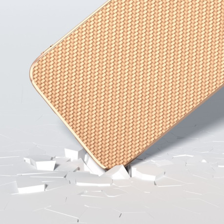 Противоударный чехол Nano Electroplating Carbon Fiber Textur для Samsung Galaxy S23 FE 5G - золотой