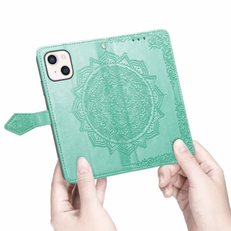 Чехол-книжка Mandala Embossing Pattern на iPhone 13 mini - зеленый