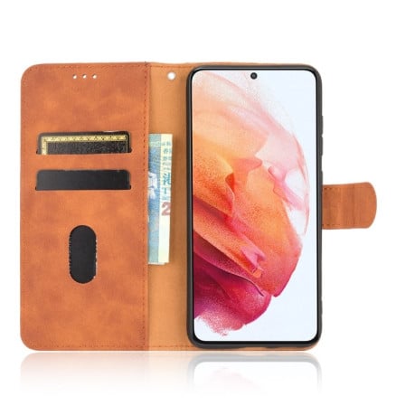 Чехол-книжка Solid Color Skin Feel на Samsung Galaxy S21 FE  - коричневый