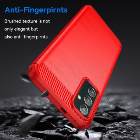 Противоударный чехол Brushed Texture Carbon Fiber на Samsung Galaxy M13 - красный