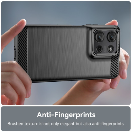 Противоударный чехол Brushed Texture Carbon Fiber на Motorola Moto G75 5G - черный