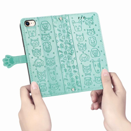 Чехол-книжка Cat and Dog для iPhone 16e - зеленый