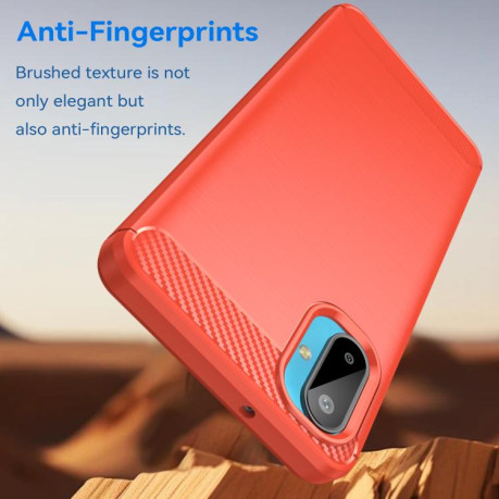 Противоударный чехол Brushed Texture Carbon Fiber на Samsung Galaxy M06 5G - красный