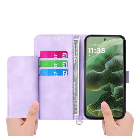 Чехол-книжка Skin-feel Flowers Embossed для Motorola Moto G15 - фиолетовый