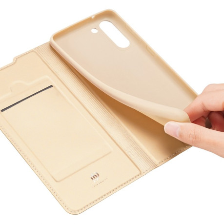 Чехол-книжка DUX DUCIS Skin Pro Series на Samsung Galaxy S21 FE - золотой