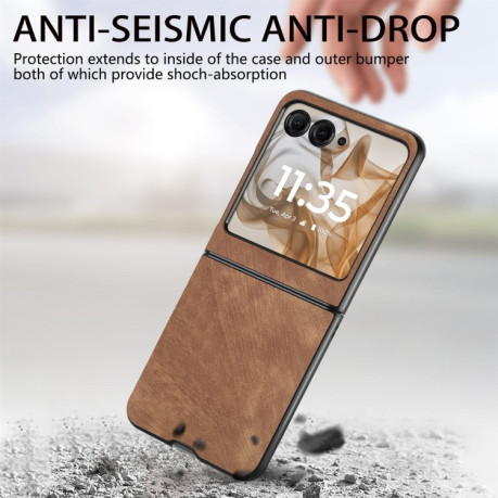 Чехол Vintage Leather PC Back Cover на Motorola Razr 50 Ultra - коричневый