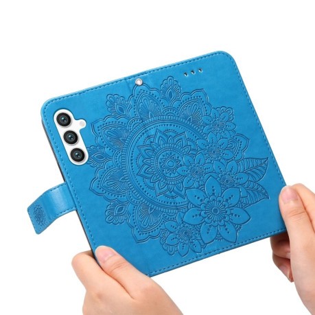 Чехол-книжка 7-petal Flowers Embossing для Samsung Galaxy S24 - синий