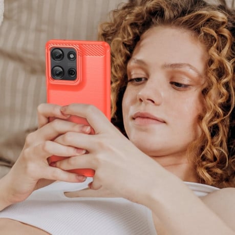 Протиударний чохол Brushed Texture Carbon Fiber на Motorola Moto G75 5G - червоний