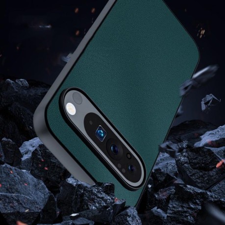 Ультратонкий чехол с кожаной фактурой Plain Skin на Google Pixel 10 / 10 Pro - черный