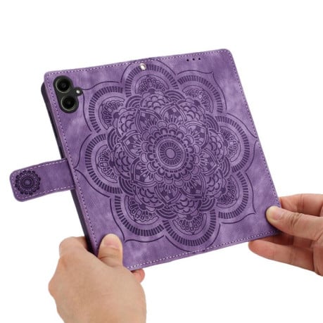 Чохол-книжка в стилі Retro з тисненням Mandala м'якою фактурою та магнітним хлястиком на Samsung Galaxy S25 FE 5G - фіолетовий