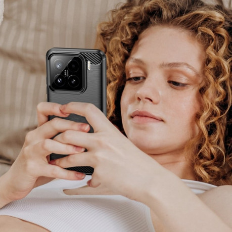Противоударный чехол Brushed Texture Carbon Fiber на Xiaomi 15 - черный