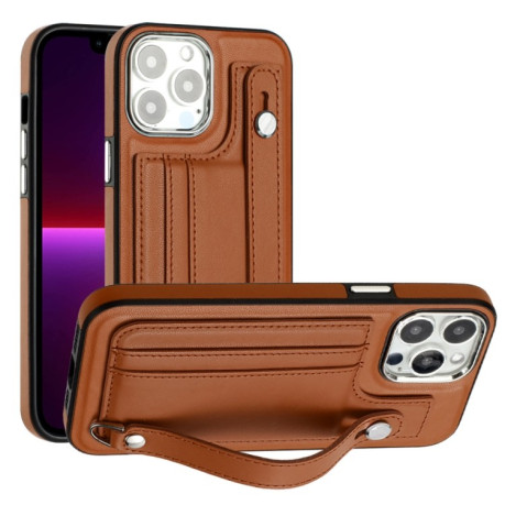 Противоударный чехол Wrist Strap Holder на iPhone 15 Pro Max - коричневый