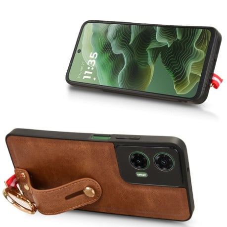 Противоударный чехол Wristband Leather Back для Motorola Moto G35 5G - коричневый