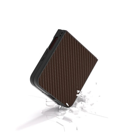 Ударозащитный чехол Carbon Fiber Texture Protective на Motorola Razr 60 Ultra - темно-коричневий
