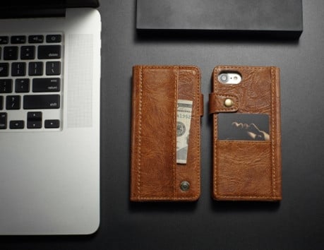 Кожаный чехол-книжка CaseMe на iPhone SE 3/2 2022/2020/8/7 Crazy Horse Texture с отделением для кредитных карт (Коричневый)