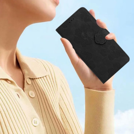 Чехол-книжка Flower Embossing Pattern для Motorola Edge 50 5G - черный