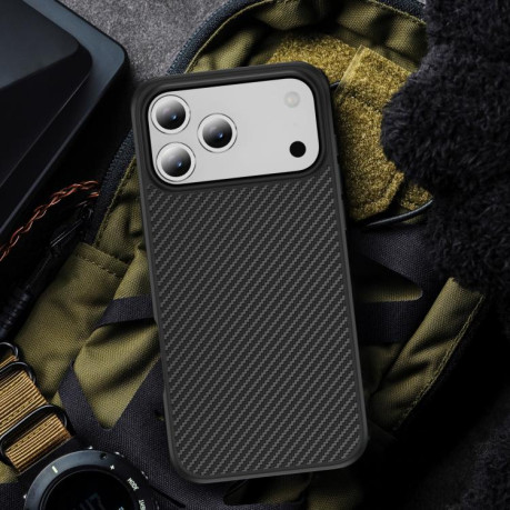 Ударозащитный чехол Carbon Fiber Texture Skin-feel Acrylic на iPhone 17 Pro Max - черный