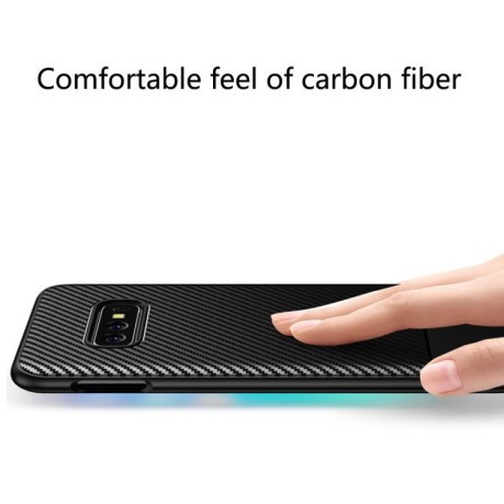 Противоударный чехол Carbon Fiber Texture Lewei Series на Samsung Galaxy S10e-красный