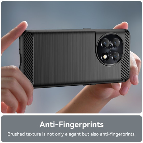 Противоударный чехол Brushed Texture Carbon Fiber на OnePlus 11 - черный