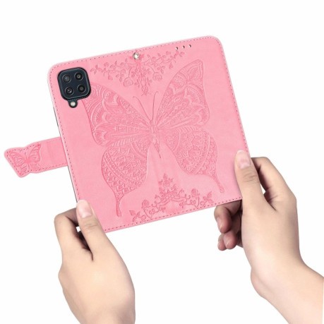 Чехол-книжка Butterfly Love Flowers Embossing на Samsung Galaxy M32/A22 4G - розовый