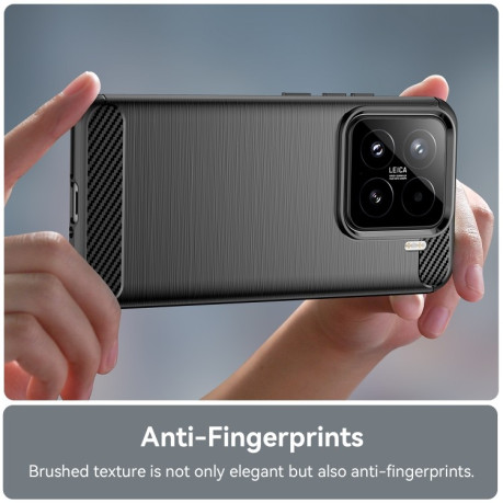 Противоударный чехол Brushed Texture Carbon Fiber на Xiaomi 15 - черный