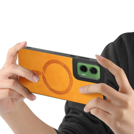 Чехол Retro MagSafe Magnetic PU на Motorola Moto G35 - желтый