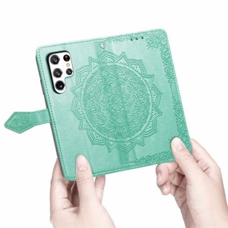 Чехол-книжка Mandala Embossing Pattern на Samsung Galaxy S22 Ultra - зеленый
