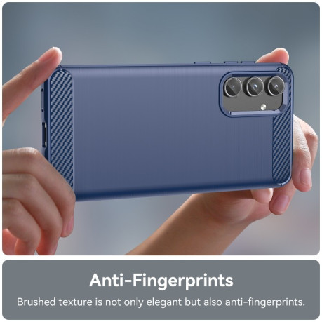 Противоударный чехол Brushed Texture Carbon Fiber на Samsung Galaxy M55 - синий