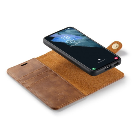 Кожаный чехол-книжка DG.MING Crazy Horse Texture на Samsung Galaxy S22 5G - коричневый
