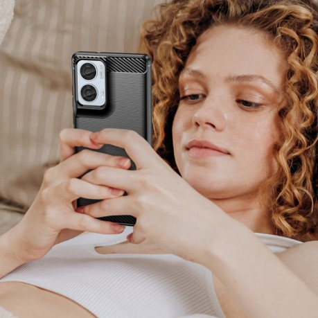Протиударний чохол Brushed Texture Carbon Fiber на Motorola Moto G85 - чорний