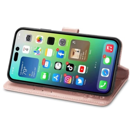 Чехол-книжка Four-leaf Clasp Embossed Buckle на iPhone 15 Pro Max - розовое золото