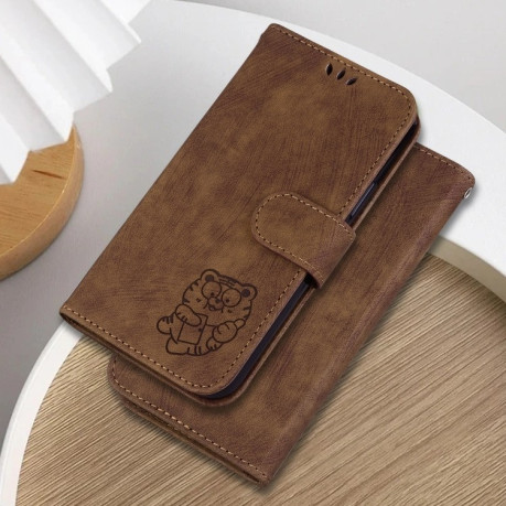 Чохол-книжка Little Tiger Embossed Leather на Realme 12 Pro / 12 Pro+ - коричневий