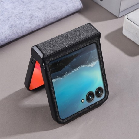 Противоударный чехол Three-stage Folding Magsafe Cloth Texture на Motorola Razr 50 - серый