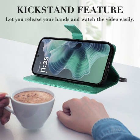 Чехол-книжка Embossed Butterfly для Motorola Moto G35 - зеленый
