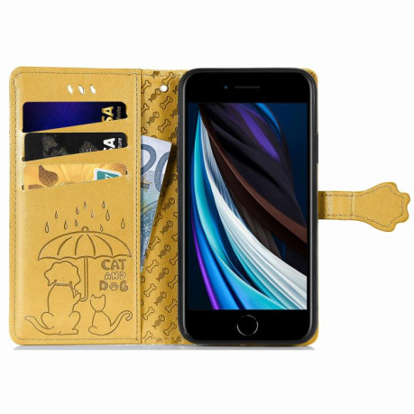Чехол-книжка Cat and Dog для iPhone 16e - желтый