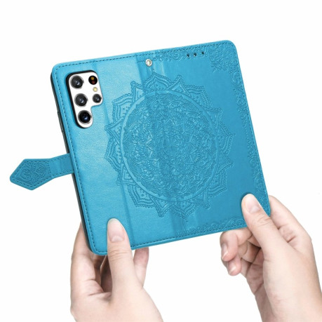 Чехол-книжка Mandala Embossing Pattern на Samsung Galaxy S22 Ultra - синий