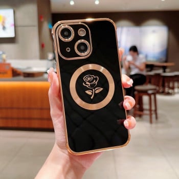 Противоударный чехол Electroplate Side Roses Flower MagSafe для iPhone 15 - черный