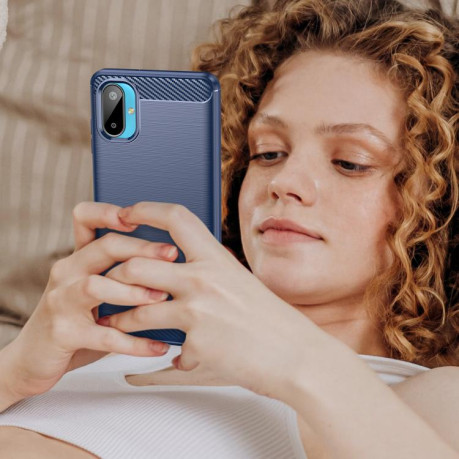 Противоударный чехол Brushed Texture Carbon Fiber на Samsung Galaxy M06 5G - синий